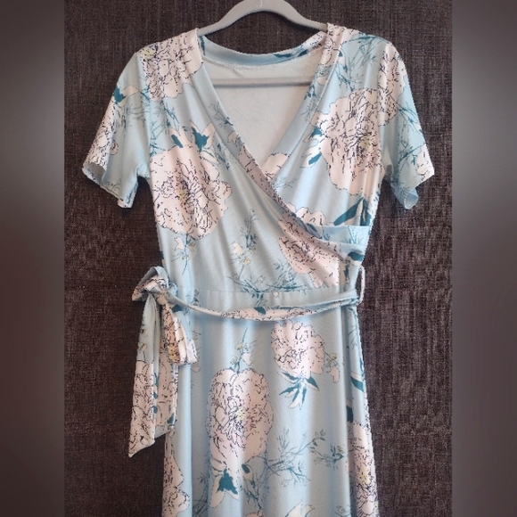 ✨ Light Blue A line Short Sleeve Midi Dress sz M - Picture 2 of 3